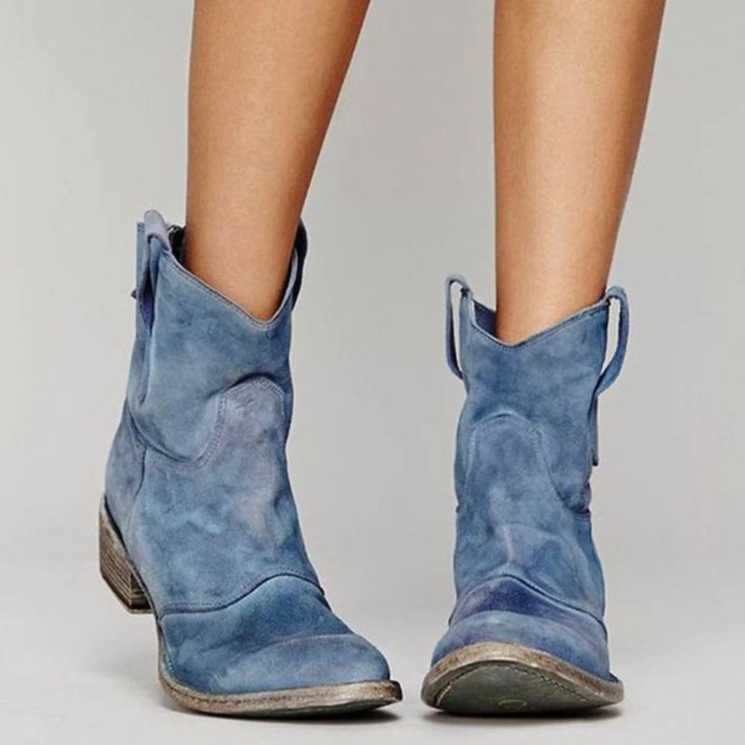 "Cammina con Stile: Scopri i Nuovi Stivaletti in Pelle Scamosciata"